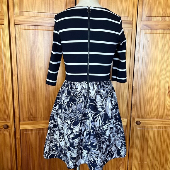 Dress Barn 10 Navy Blue Gray Ehite Stripe Floral Knee Length Dress Modest - Picture 7 of 10
